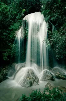 Images Dated 17th September 2005: Cuba, Pinar del Rio, waterfall