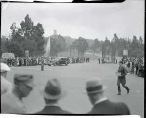 Glendale Prints: Curious Crowds Gathering at Harlow Funeral