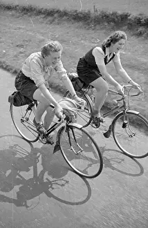M Bic Scen Country Prints: Cycle Girls