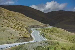 Images Dated 3rd December 2015: Cycler on a meandering road of Queenstown