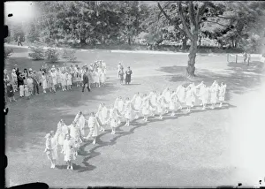 Poughkeepsie Prints: Daisy Chain Girls at Vassar College