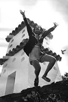 P Dali Salvador Prints: Dali Leaps