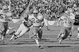 Spectators Prints: Dallas Cowboys Bob Hayes Escaping Tacklers