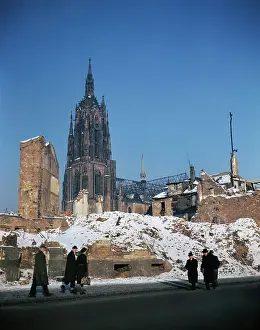 Frankfurt Prints: Damaged Cathedral with Spire Intact