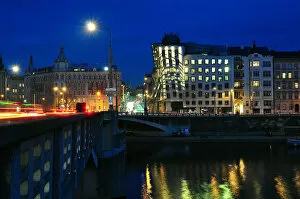 Images Dated 8th January 2013: Dancing house