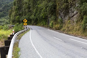 Images Dated 14th January 2013: Dangerous curve warning sign, road with a dangerous curve, Charleston, West Coast Region