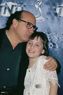 Huty33038 Prints: Danny DeVito And Mara Wilson Attend 1997 ShoWest Awards