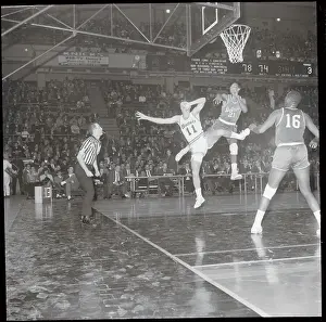 Dave Bing Attempting a Layup