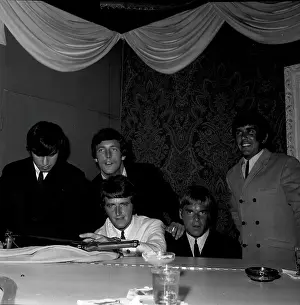 Dave Clark 5 Around A Piano