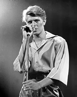 David Bowie Performing