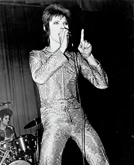 David Bowie Performing