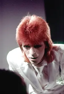 David Bowie Performing In Ziddy Stardust Era