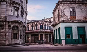 Images Dated 14th June 2016: Dawn in Central Havana