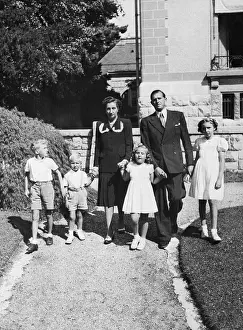 Count Prints: Ddon Juan, Barcelona Duke, Walks W/Wife