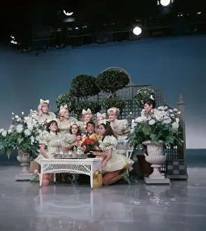 Dean Martin Surrounded By Women