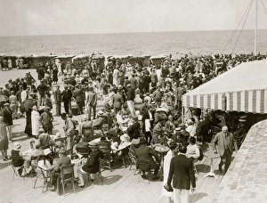 Images Dated 28th September 2006: Deauville Beach