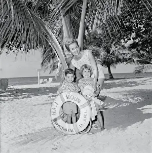 Debbie Reynolds Vacationing with Her Kids