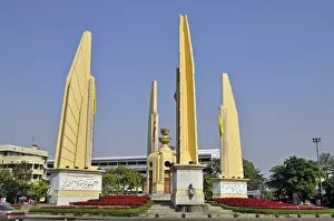 Images Dated 3rd January 2008: Democracy monument, Bangkok, Thailand, Asia, PublicGround