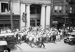 Economic Issues Prints: Depositors Crowd Outside Bank After 1929 Stock Market Crash
