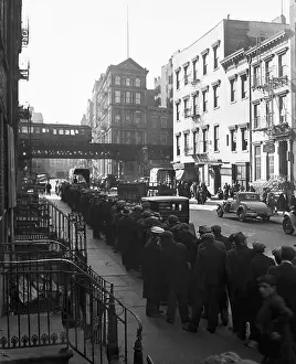 Depresion Era Bread Line In New York