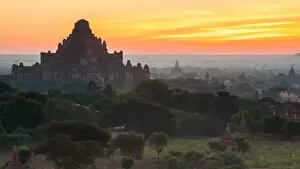 Images Dated 31st December 2012: Dhammayangyi Temple in Bagan