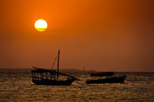 Images Dated 13th January 2010: Dhows at Sunset