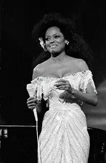 A Timeless Gallery of Motown’s Most Legendary Girl Group: Diana Ross Performing