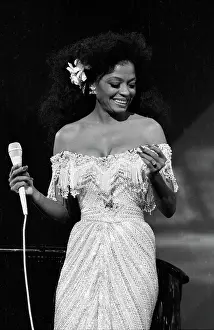 A Timeless Gallery of Motown’s Most Legendary Girl Group: Diana Ross Performing