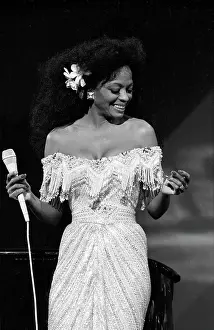A Timeless Gallery of Motown’s Most Legendary Girl Group: Diana Ross Performing