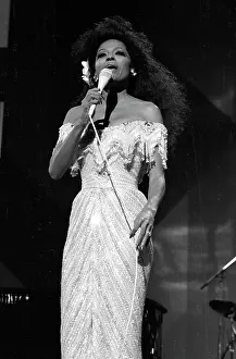 A Timeless Gallery of Motown’s Most Legendary Girl Group: Diana Ross Performing