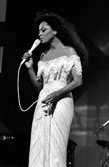 A Timeless Gallery of Motown’s Most Legendary Girl Group: Diana Ross Performing