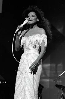 A Timeless Gallery of Motown’s Most Legendary Girl Group: Diana Ross Performing