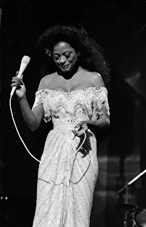 A Timeless Gallery of Motown’s Most Legendary Girl Group: Diana Ross Performing