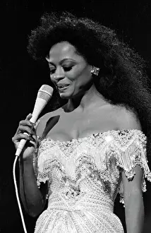 A Timeless Gallery of Motown’s Most Legendary Girl Group: Diana Ross Performing