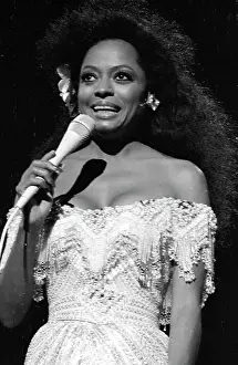 A Timeless Gallery of Motown’s Most Legendary Girl Group: Diana Ross Performing