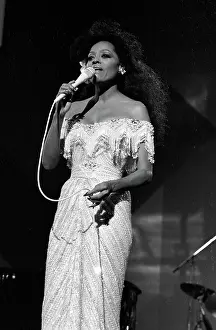 A Timeless Gallery of Motown’s Most Legendary Girl Group: Diana Ross Performsing