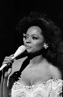 A Timeless Gallery of Motown’s Most Legendary Girl Group: Diana Ross Performsing