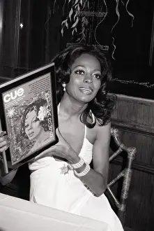 Diana Ross Shows Her Award