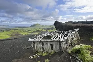 Images Dated 18th August 2011: Dilapidated sheep shed, Pakgil, Iceland
