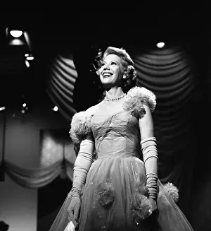 7 12 17 Shore Prints: Dinah Shore Performing
