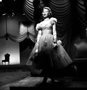 7 12 17 Shore Prints: Dinah Shore Performing