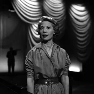 7 12 17 Shore Prints: Dinah Shore Performing