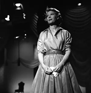 7 12 17 Shore Prints: Dinah Shore Performing
