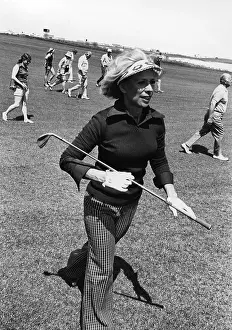 7 12 17 Shore Prints: Dinah Shore Playing Golf