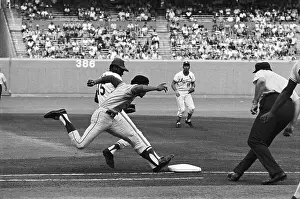 Dodgers Baseball Player Willie Davis Runs to First