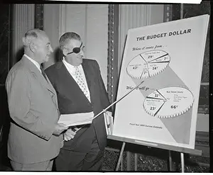 Dollar Experts at White House Examining Chart Information