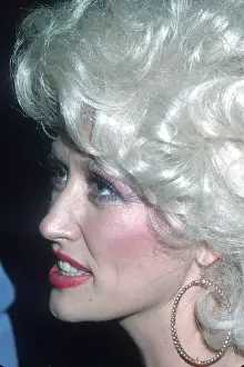 A Visual Tribute to Country's Reigning Queen: Dolly Performing In LA