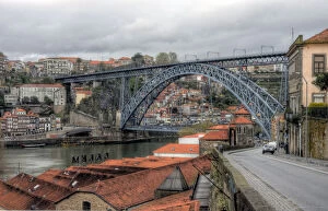 Dom Luis I bridge ans street in Vila Nova de Gaia
