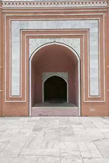 Images Dated 19th May 2016: Side Door of Taj Mahal in a Sunny Day, India, Uttar Pradesh, Agra, Taj Mahal, dawn