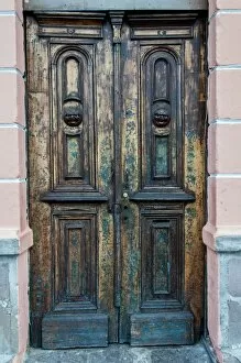 Images Dated 24th November 2012: The Doors of Old Quito